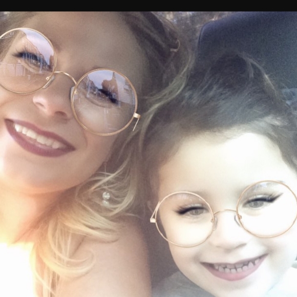 Meet your Posher, Crystal - Picture 7 of 8